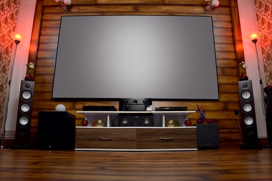 Soundbar kontra zestaw kina domowego