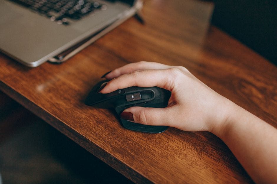 Mysz ergonomiczna — jak dobrać ją do dłoni